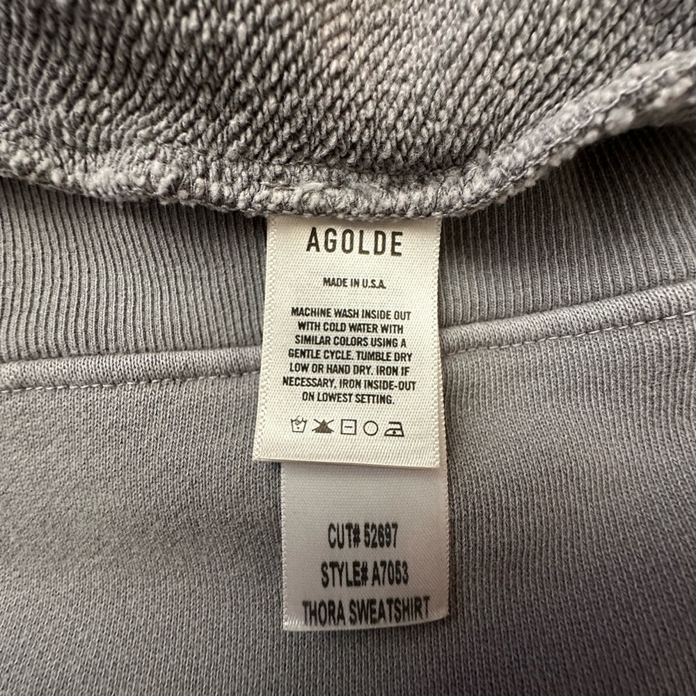 Agolde 3/4 length sleeve sweatshirt in a beautiful smokey grey color. - Picture 2 of 10